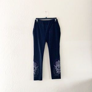 Chico’s a energy Medallion‎ Embroidered Comfort Thick Leggings